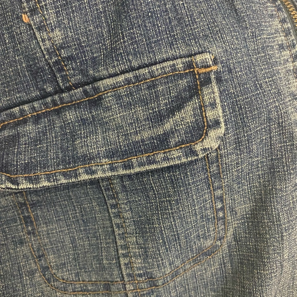 Miss Lili Cropped Denim Jacket with Button Detail - Picture 9 of 11